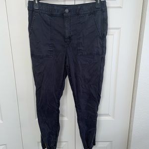 american Eagle pants with zipper on legs black
